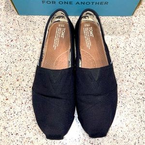 Classic Black Toms Sz 9.5